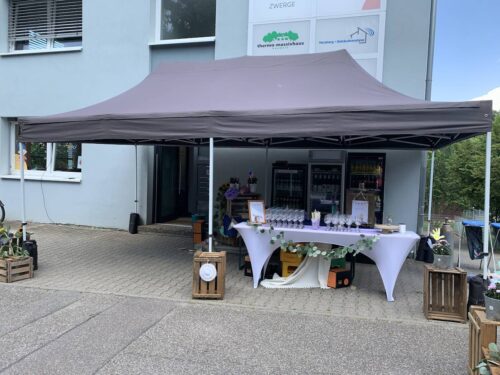 faltpavollin-als-verkaufstand