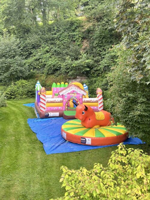 kinder-spielen-bullriding-geburtstag