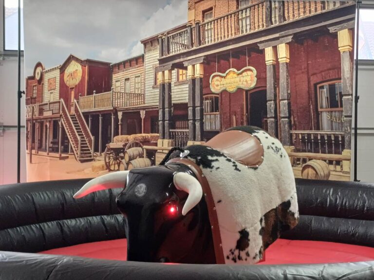 Bullriding für den runden Geburtstag mieten