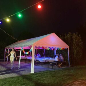 Lichterketten und Musikanlage für weihnachtliche Stimmung mieten