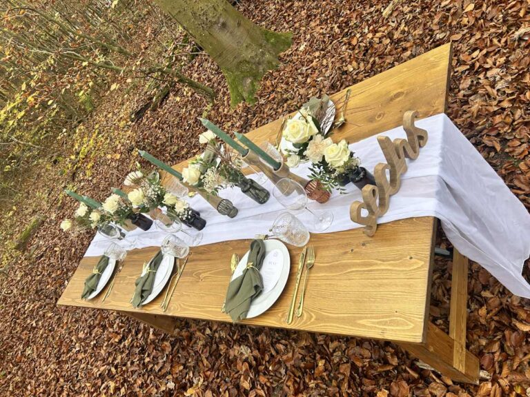 Farm Table Holztisch für die Hochzeit mieten