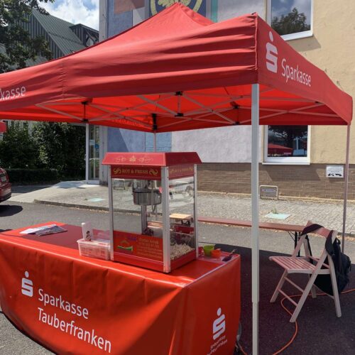 Rote Popcornmaschine mieten mit LED-Beleuchtung