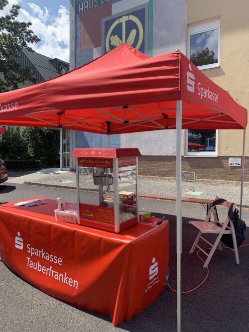 Rote Popcornmaschine mieten mit LED-Beleuchtung