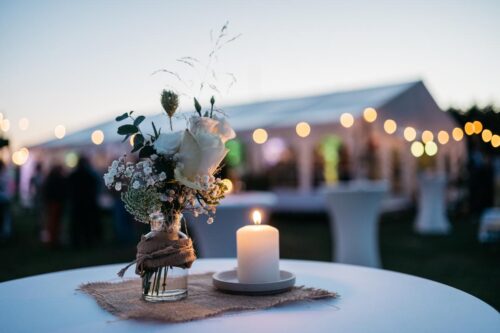 Schwarze Lichterkette mit Vintage-Glühbirnen für Events
