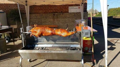 Spanferkelgrill mieten - Edelstahl-Grill mit Motor und Rollen