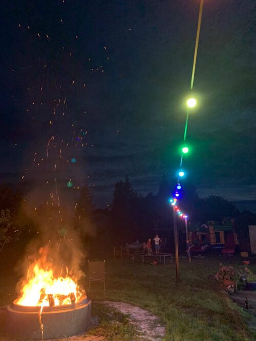 Stabile 230V-Lichterkette für Innen- und Außenbereich mieten