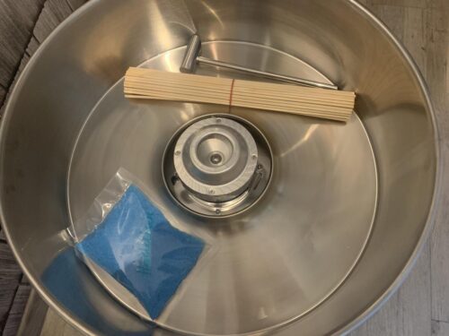 Tisch-Zuckerwattemaschine mit Messlöffel mieten